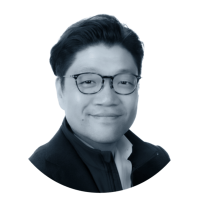 Yong-Kwon_circle black and white profile image of Yong Kwon, Director of Health IT